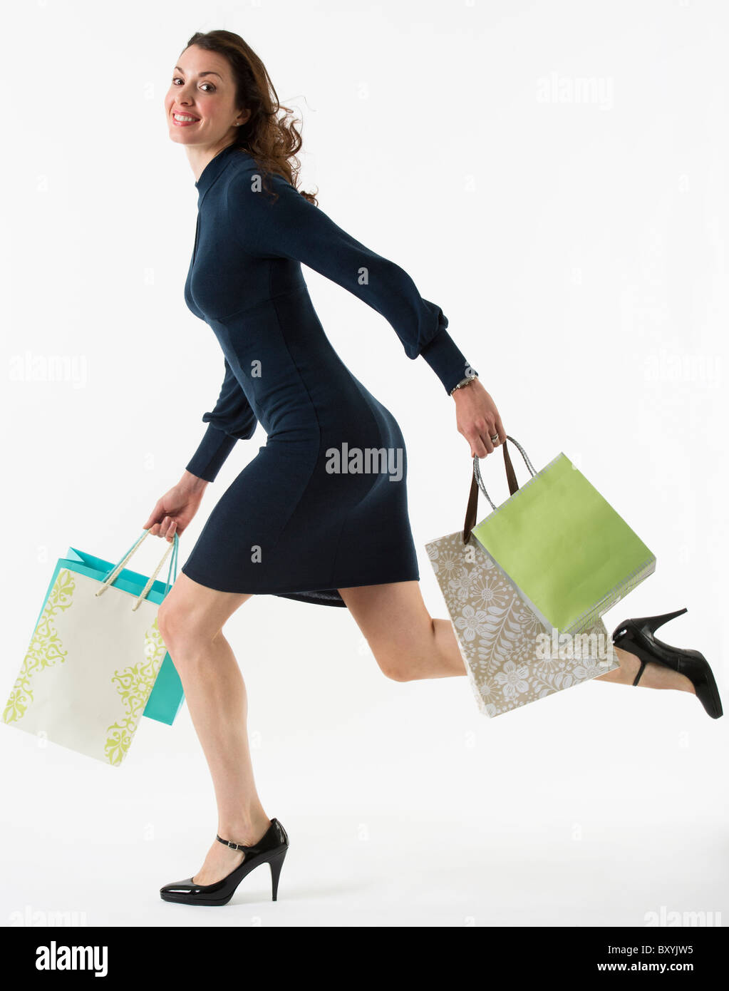 Ritratto di donna il trasporto delle borse della spesa Foto Stock