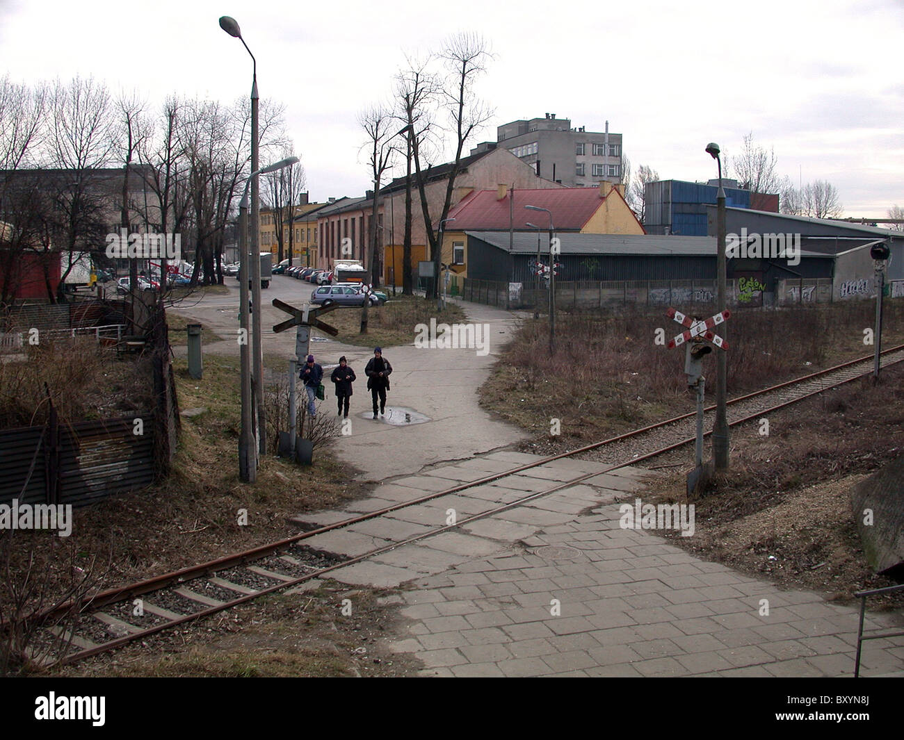 Binario ferroviario alla fine di via Lipowa a Cracovia, Polonia, vicino alla fabbrica di Oskar Schindler Telpod. Foto di DAVID BAGNALL Foto Stock