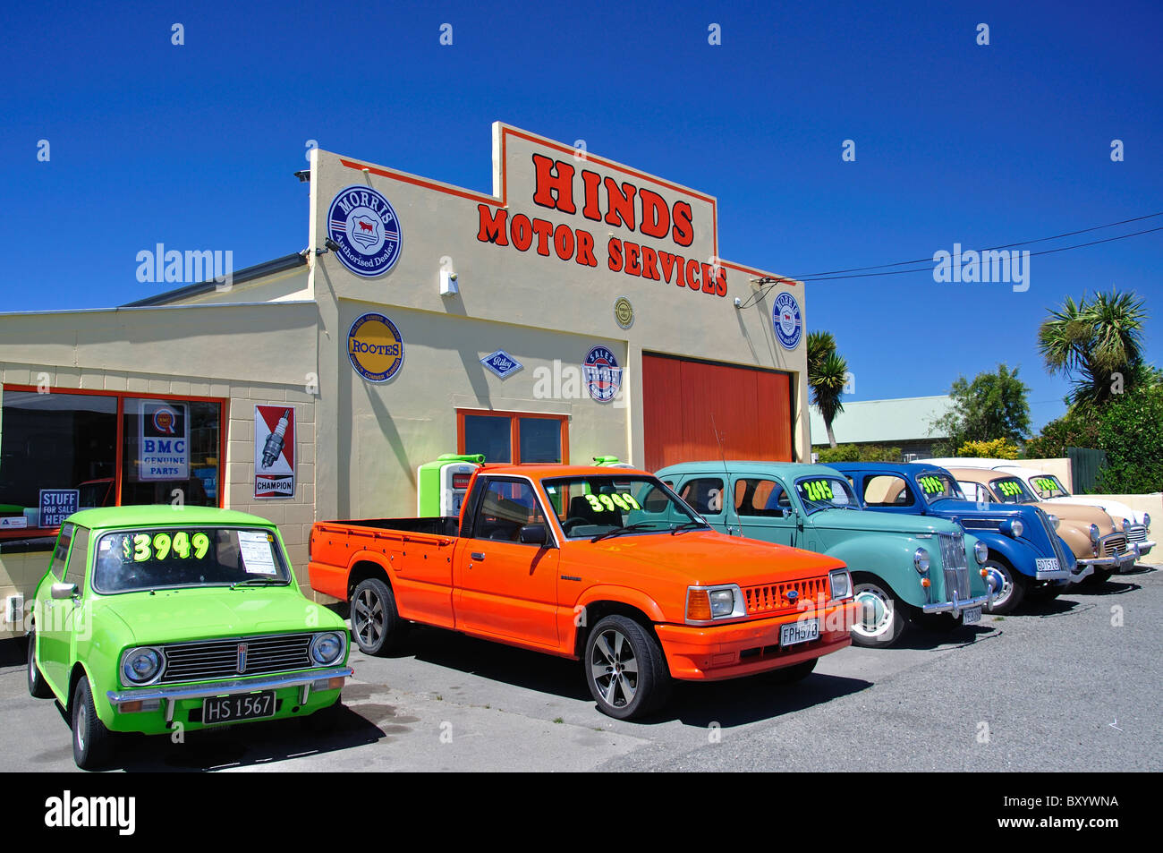 Vintage automobili per la vendita, Cerve Servizi motore, Main South Road, cerve, Canterbury, Isola del Sud, Nuova Zelanda Foto Stock