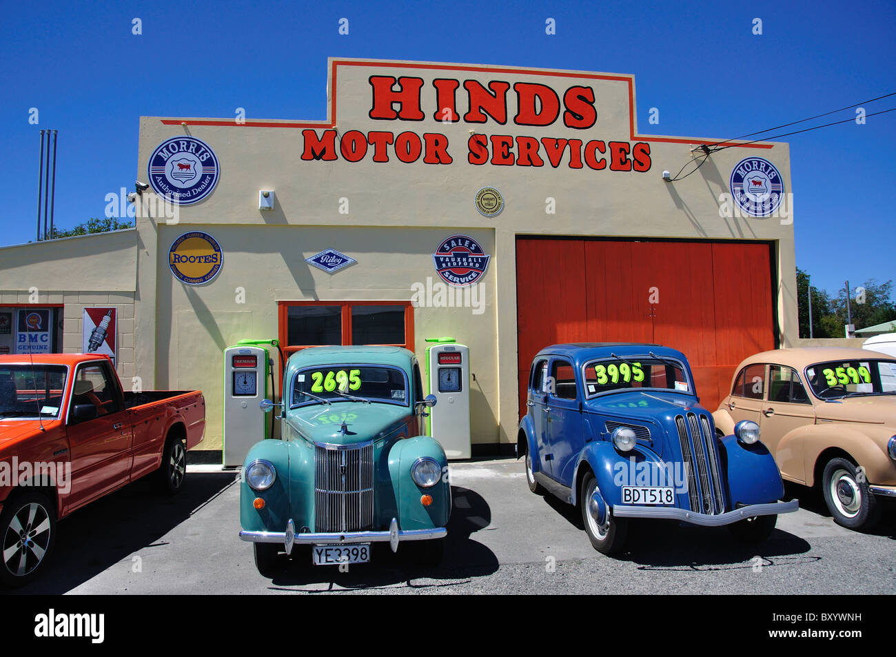 Vintage automobili per la vendita, Cerve Servizi motore, Main South Road, cerve, Canterbury, Isola del Sud, Nuova Zelanda Foto Stock