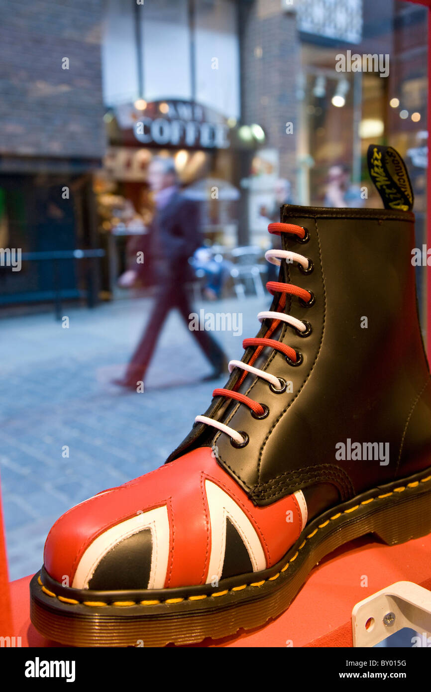 Dr Martins negozio di scarpe su Neal Street in Covent Garden Foto Stock
