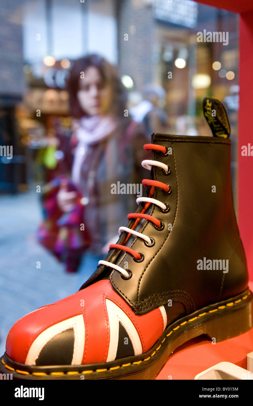 Dr Martins negozio di scarpe su Neal Street in Covent Garden Foto Stock