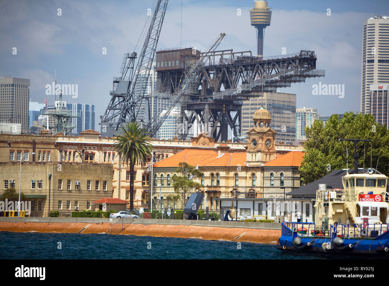 Garden Island porto navale e sydney CBD con torre AMP, NSW, Australia Foto Stock