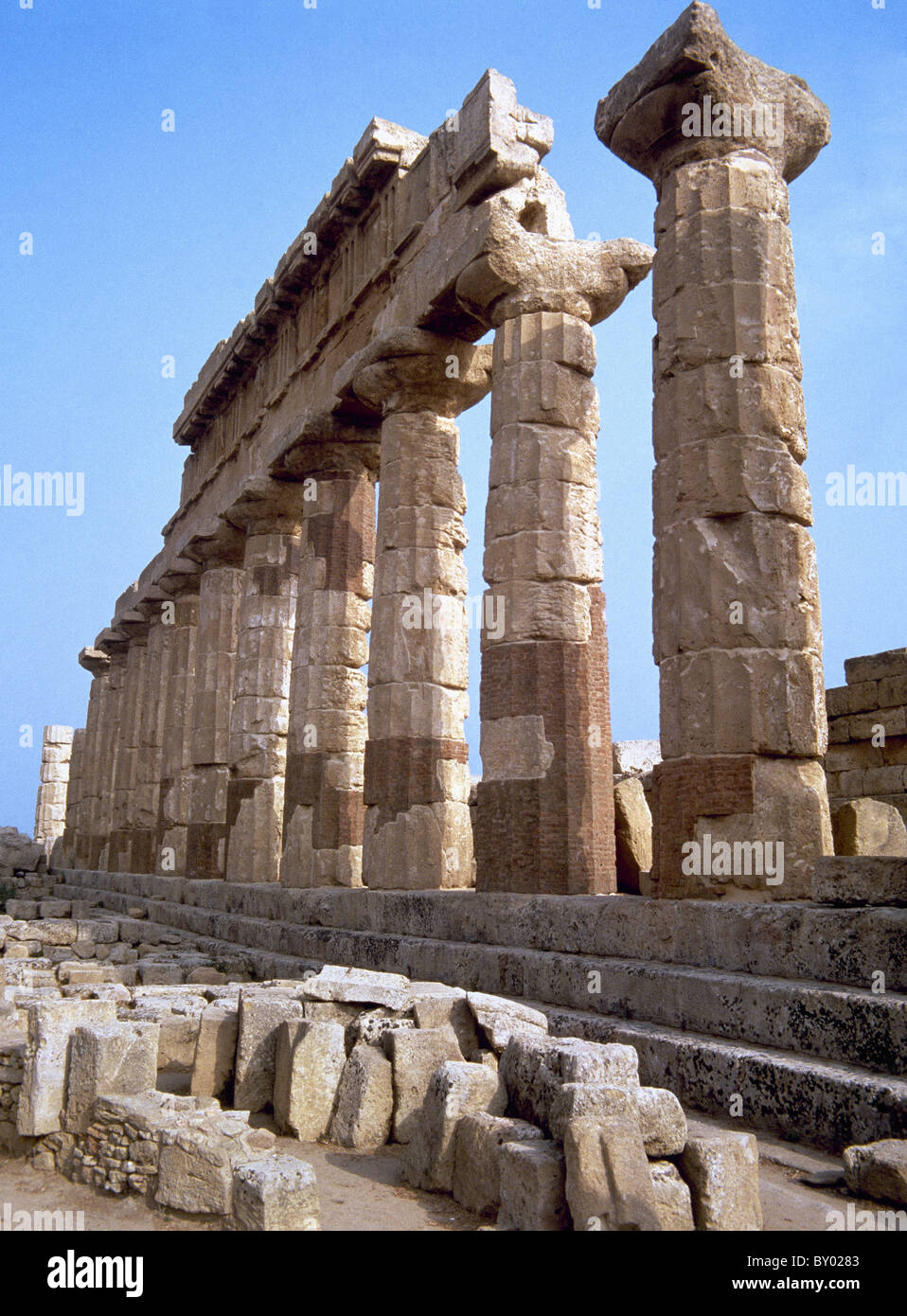 Arte greche. Selinunte Acropoli. Tempio C. costruito nella metà del sesto secolo a.c. Sicilia. L'Italia. Foto Stock