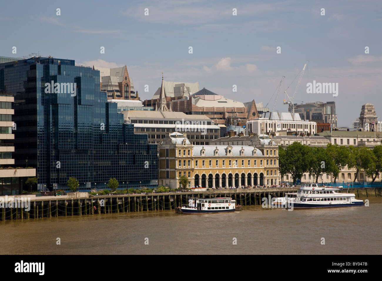 Vista sul Tamigi da London Bridge Foto Stock