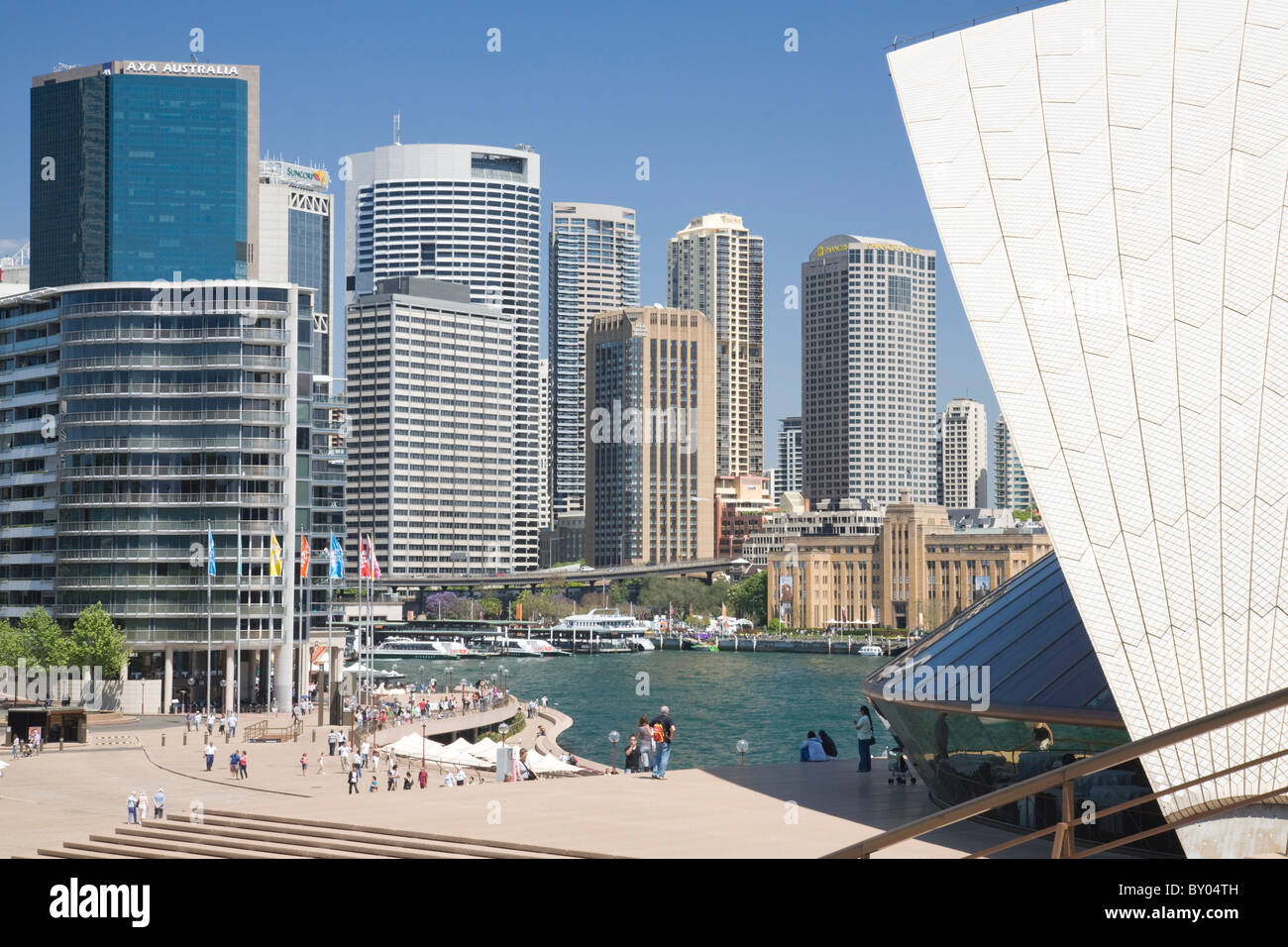 Centro citta' di Sydney, Circular Quay, Teatro dell'opera di Sydney e alti edifici per uffici, Sydney, NSW, Australia Foto Stock
