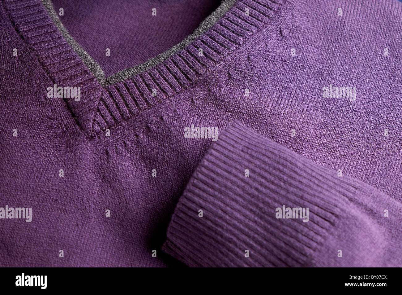 Mens viola collo v maglione/felpa Foto Stock