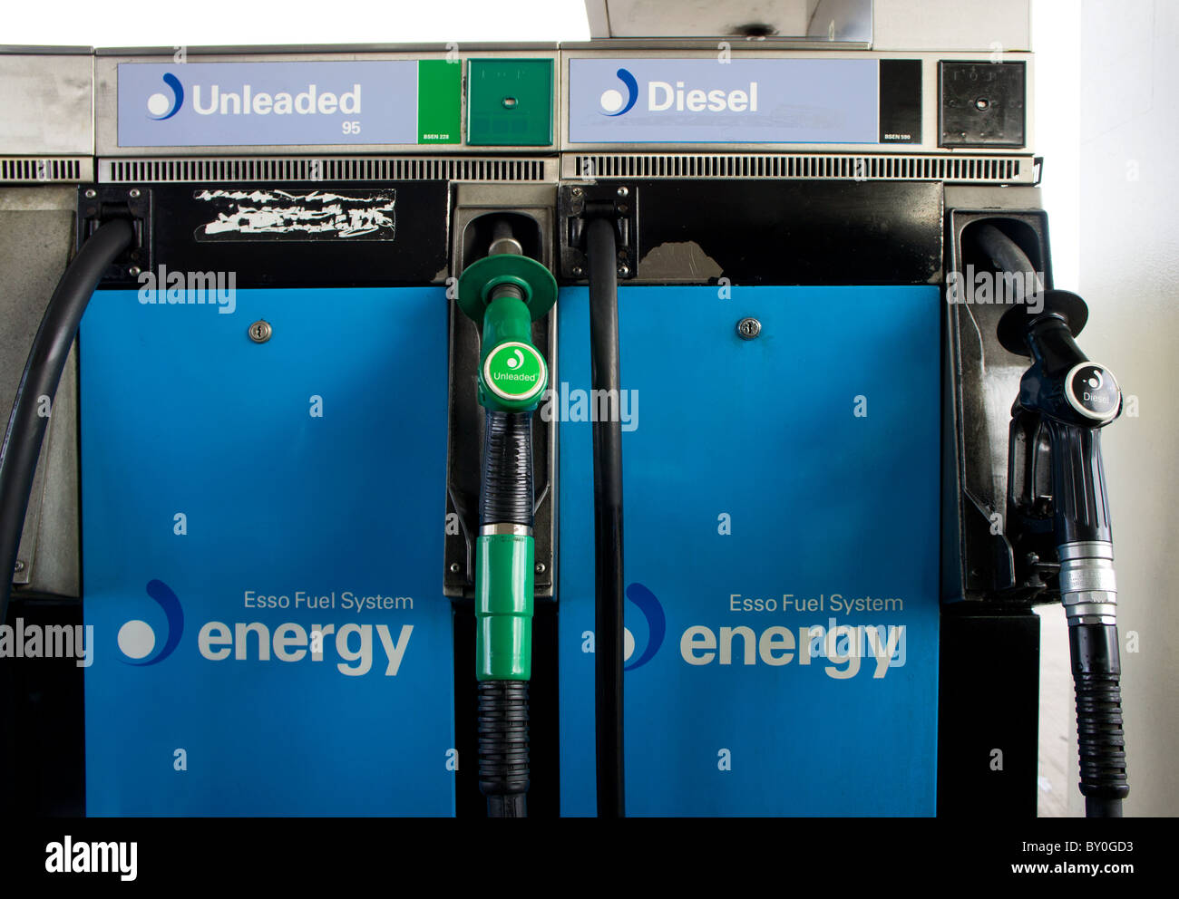 Le pompe del carburante in corrispondenza di una stazione di benzina, Regno Unito Foto Stock