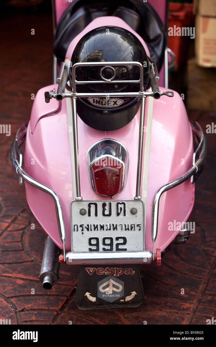 Vintage scooter Vespa Chinatown Bangkok Foto Stock