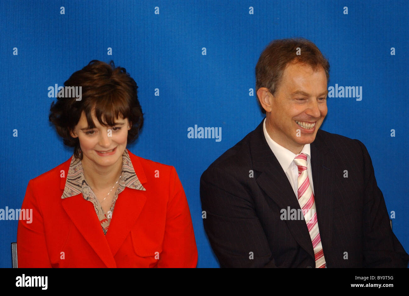 Il primo ministro britannico Tony Blair con la moglie Cheri. Foto Stock