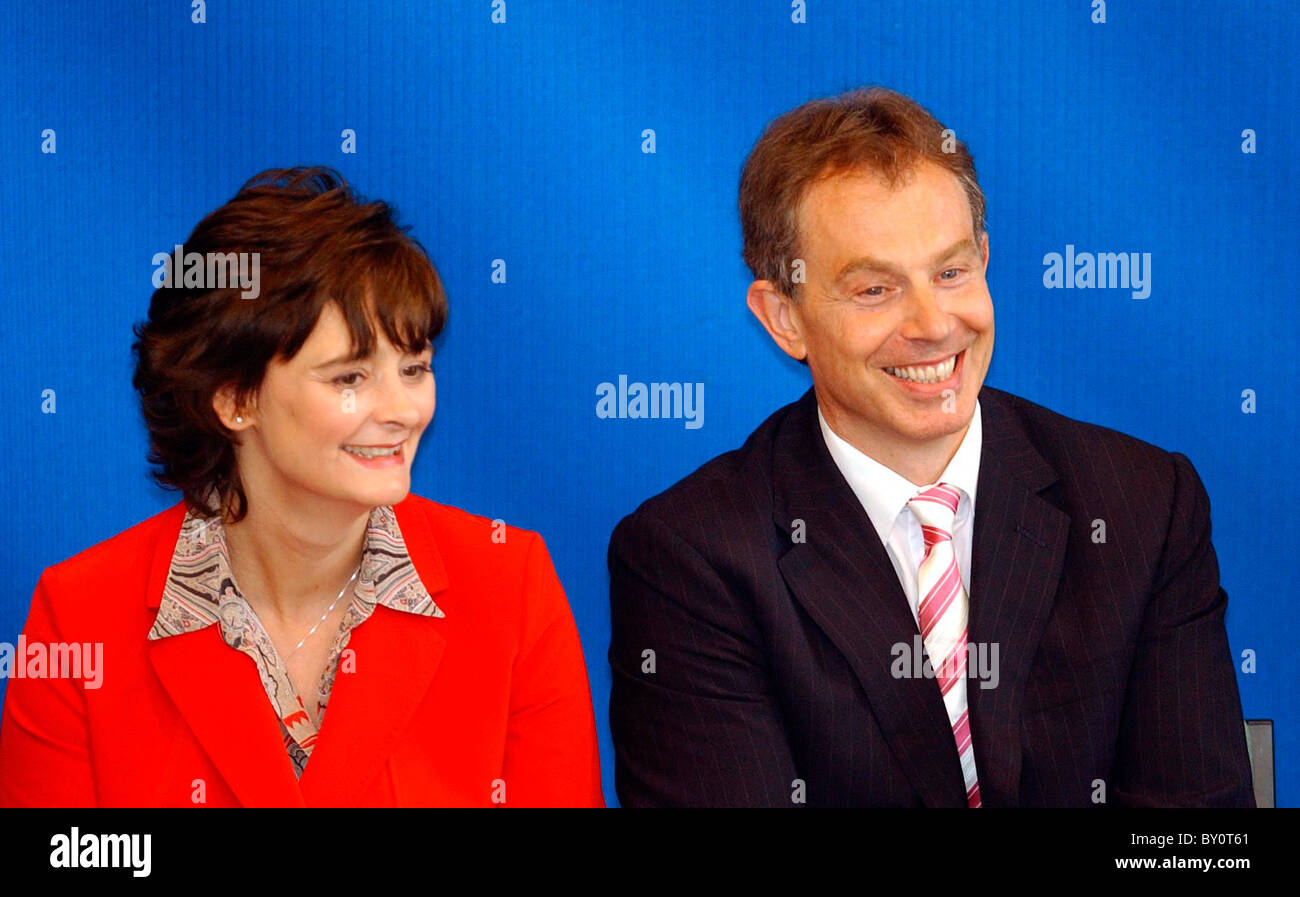 Il primo ministro britannico Tony Blair con la moglie Cheri. Foto Stock