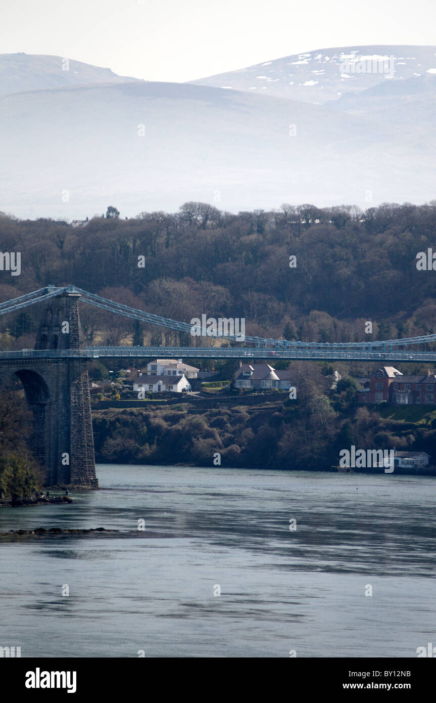 Menai rettilinei sospensione ponte da Anglesey Foto Stock