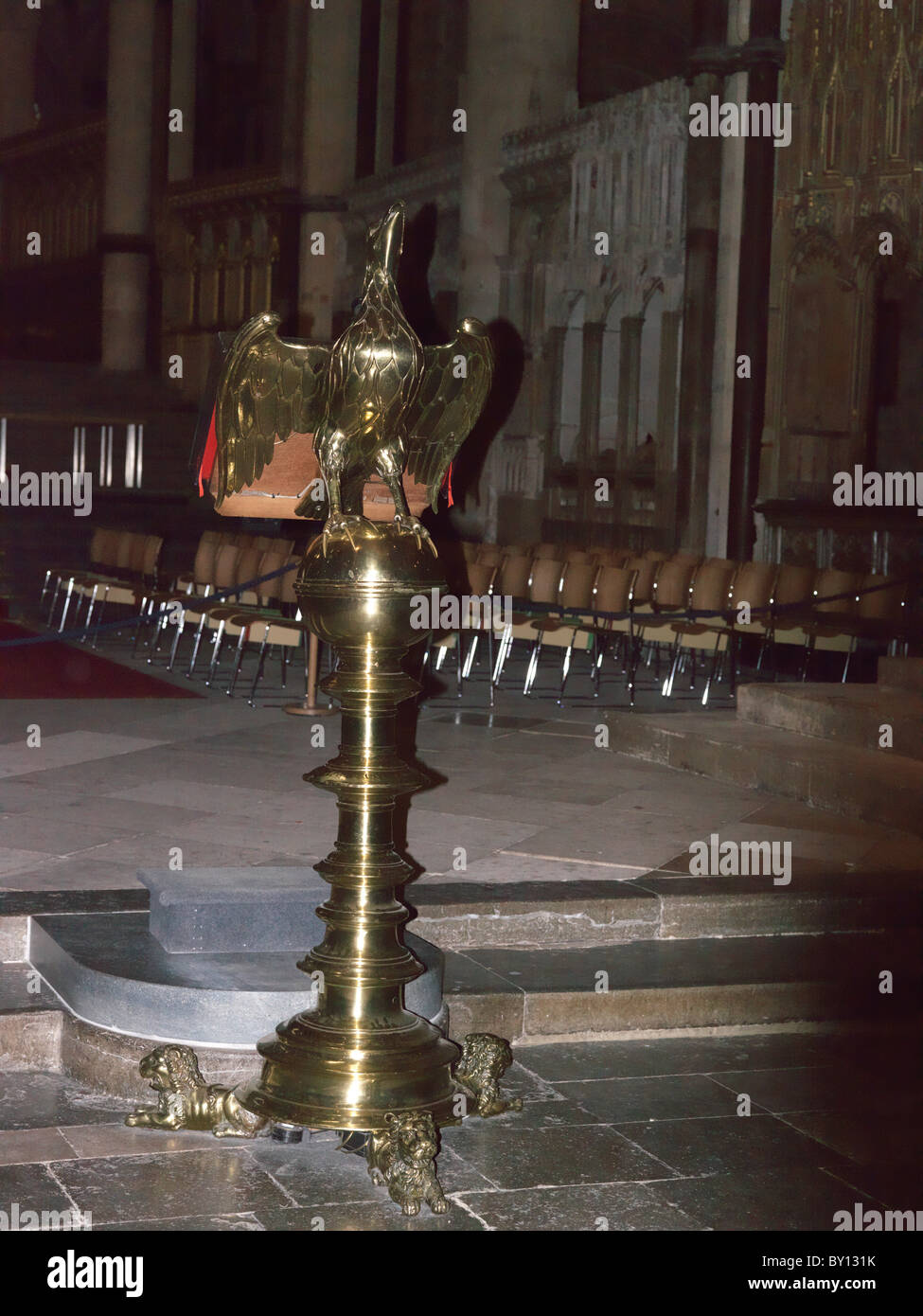 Canterbury Kent England Canterbury Cathedral Eagle leggio Foto Stock