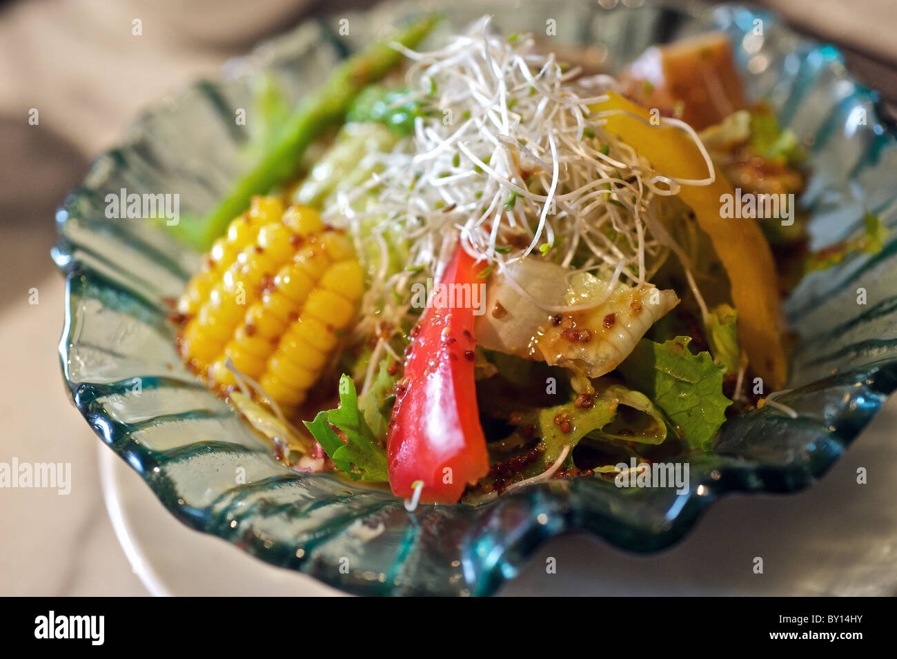 Un piatto di insalata presso il Museo del Palazzo Nazionale ristorante a Taipei, Taiwan. Foto Stock