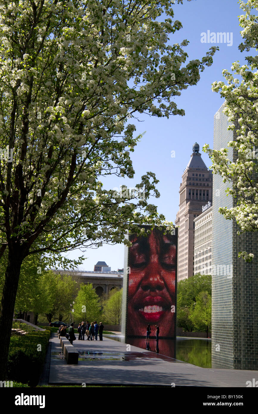 La corona Fontana pubblica interattiva di arte e scultura video in Millennium Park di Chicago, Illinois, Stati Uniti d'America. Foto Stock