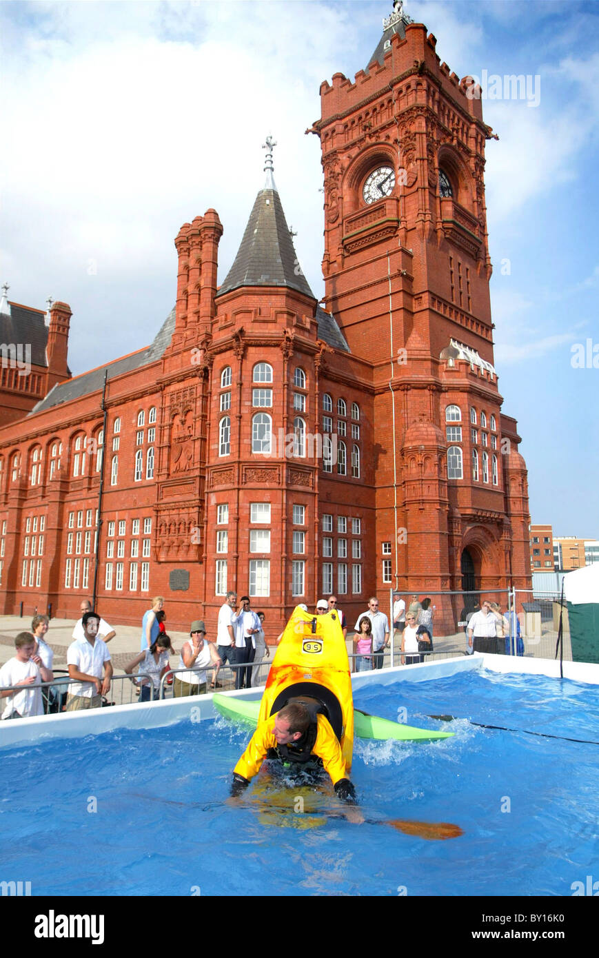 Canoa, parte del porto di Cardiff Festival. Foto Stock