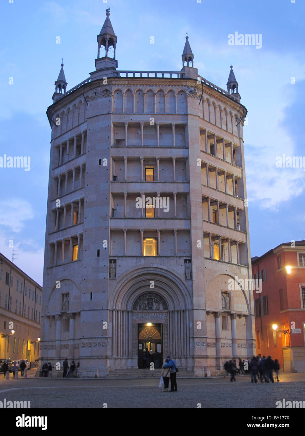 Battistero di Parma all'alba. Foto Stock