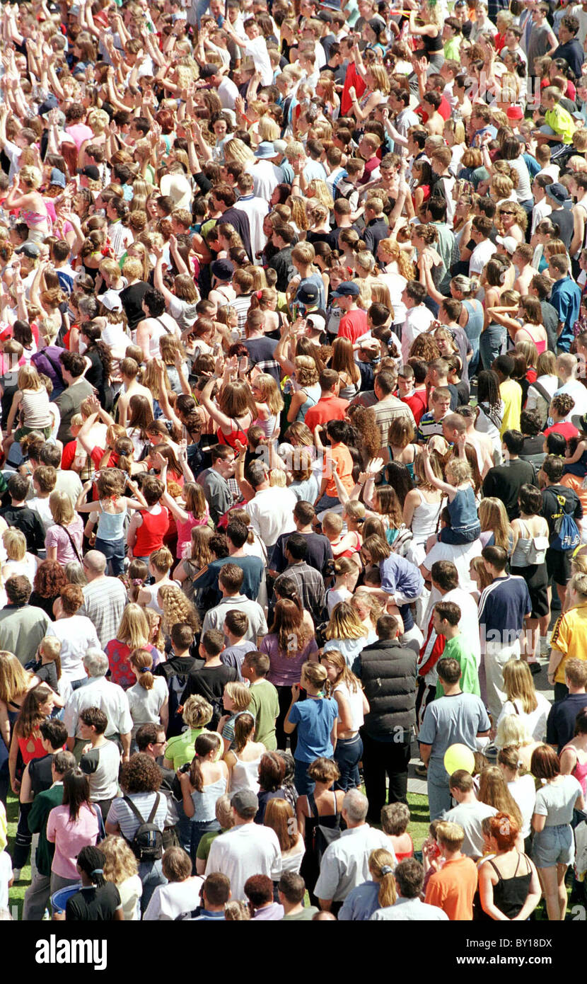 La folla al Festival di Cardiff. Foto Stock