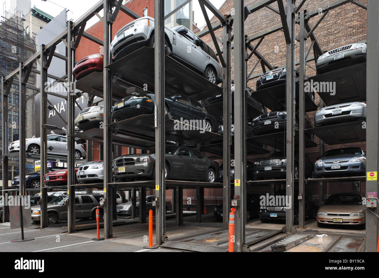 Pallet sistema parcheggio a Manhattan, New York City, Stati Uniti d'America Foto Stock