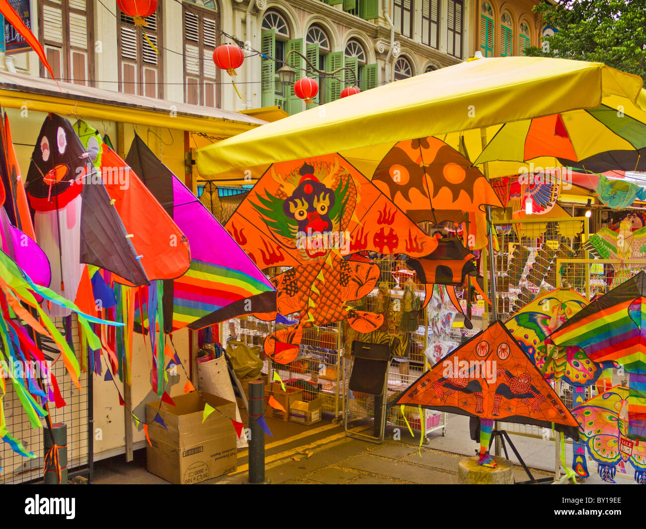 Aquiloni in vendita a Singapore il quartiere Chinatown. Foto Stock