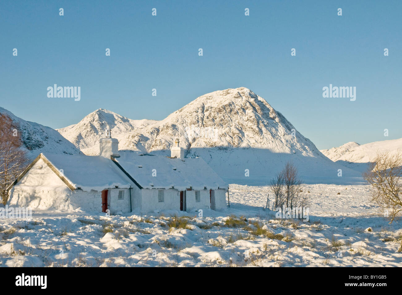 Black Rock cottage in snow Glencoe Highland Foto Stock