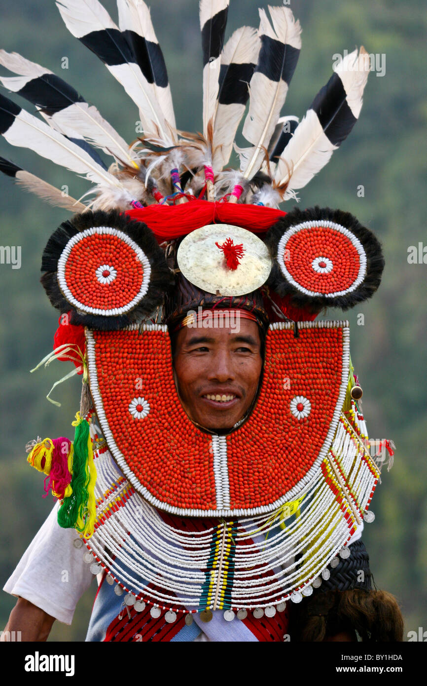Myanmar Birmania, Naga Hills. Un Tangkhul Naga nel suo cerimoniale di raffinatezze celebra il Naga Anno Nuovo Festival Kaing (Bi) in Foto Stock Myanmar Birmania, Naga Hills. Un Tangkhul Naga nel suo cerimoniale di raffinatezze celebra il Naga Anno Nuovo Festival Kaing (Bi) in Foto Stock