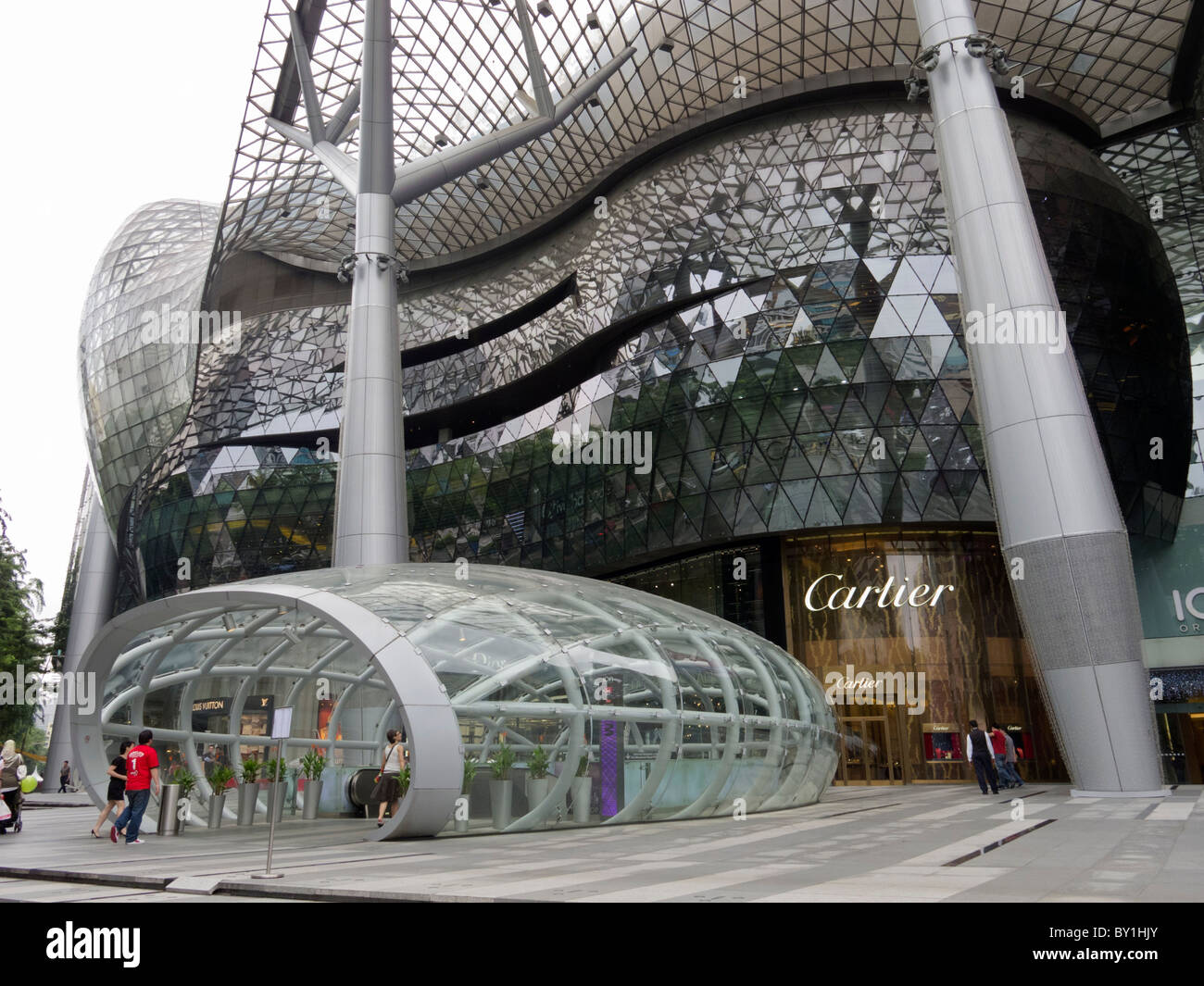 Vista esterna del moderno centro commerciale di Orchard Road a Singapore Foto Stock