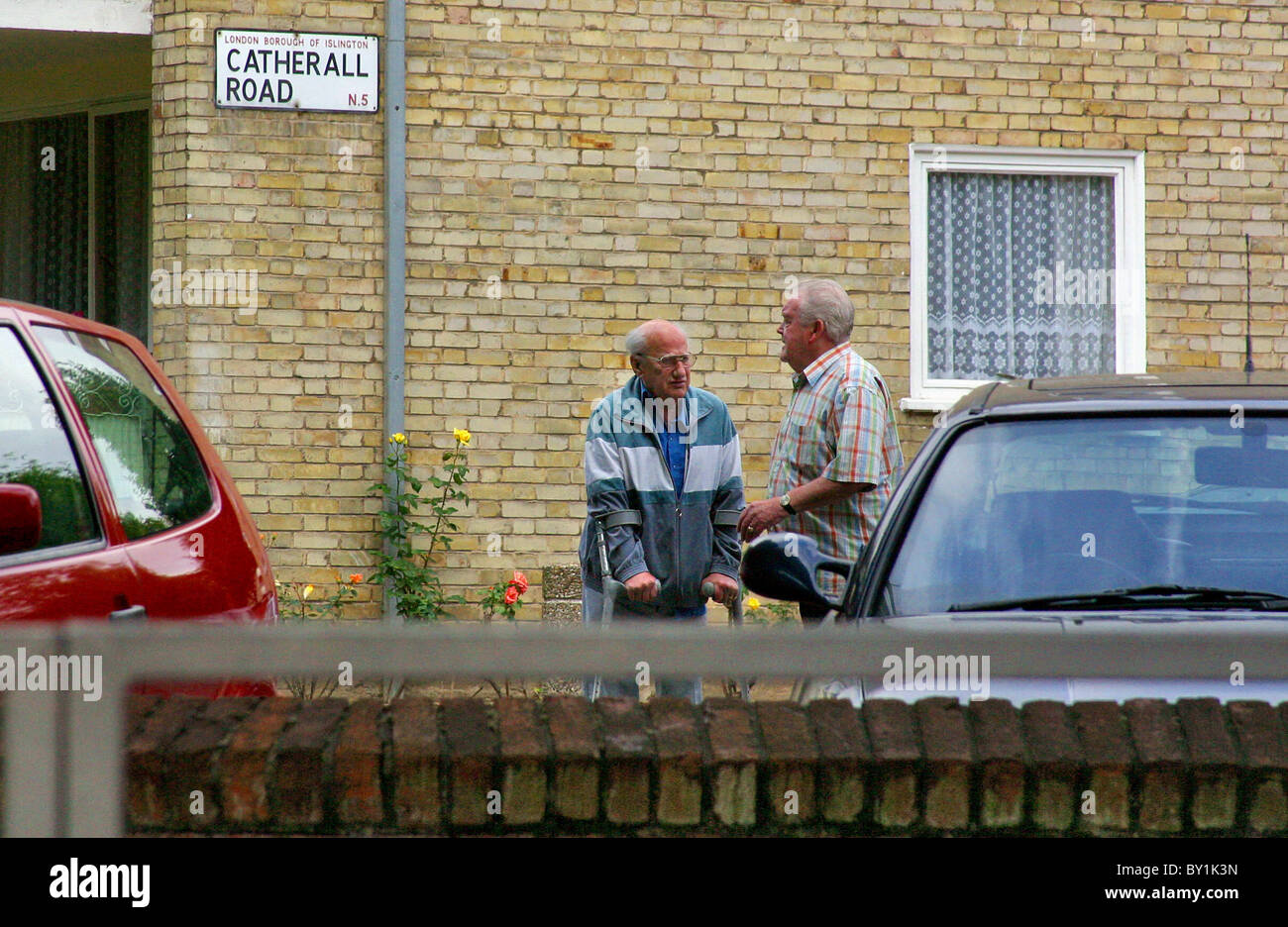 Due uomini anziani in chat Foto Stock