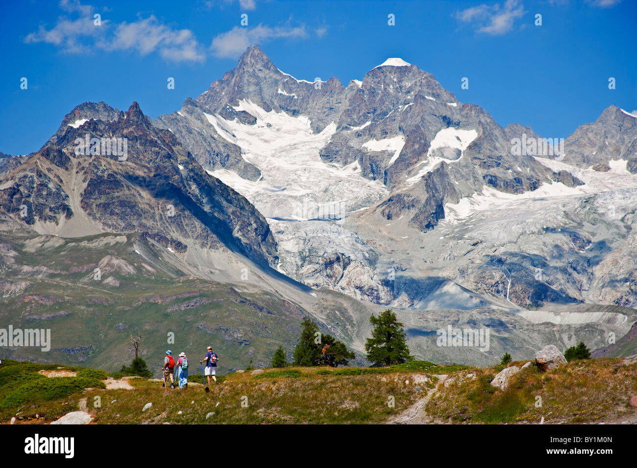 Sentiero di montagna intorno al Cervino, Svizzera Foto Stock