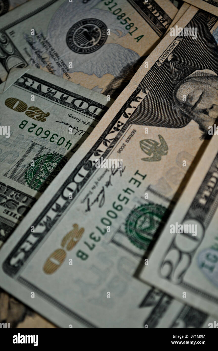 Venti le fatture del dollaro sparsi in disordine. Foto Stock
