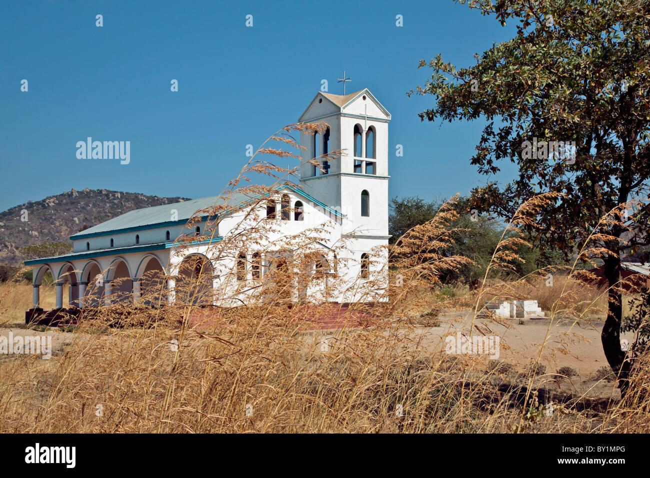 Un hotel rimodernato di recente chiesa greco ortodossa a Kalenga, nei pressi di Iringa in Tanzania s Southern Highlands. Foto Stock