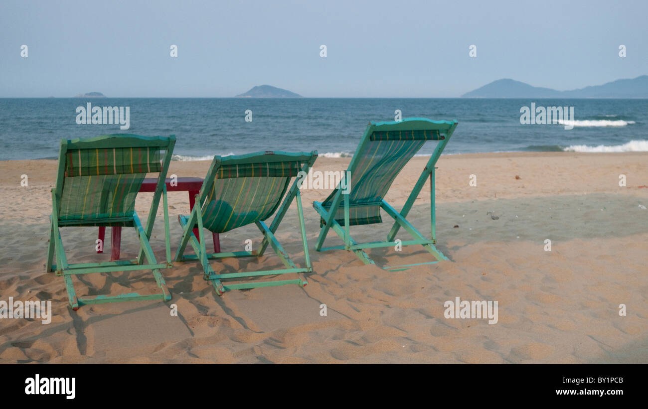 3 Svuota sdraio spiaggia di Cua Dai, Hoi An, Vietnam Foto Stock