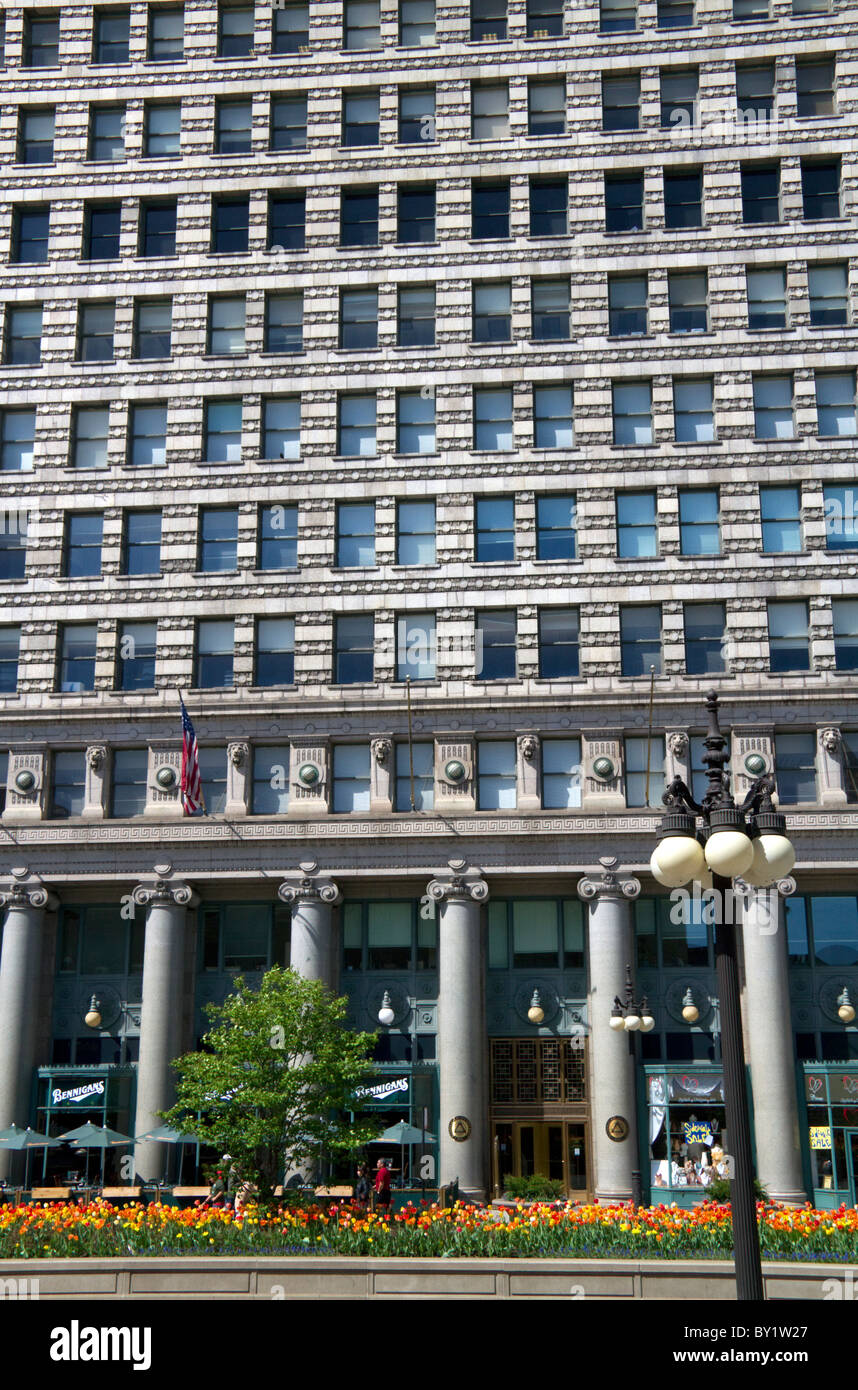 Facciata di edificio su Michigan Avenue a Chicago, Illinois, Stati Uniti d'America. Foto Stock