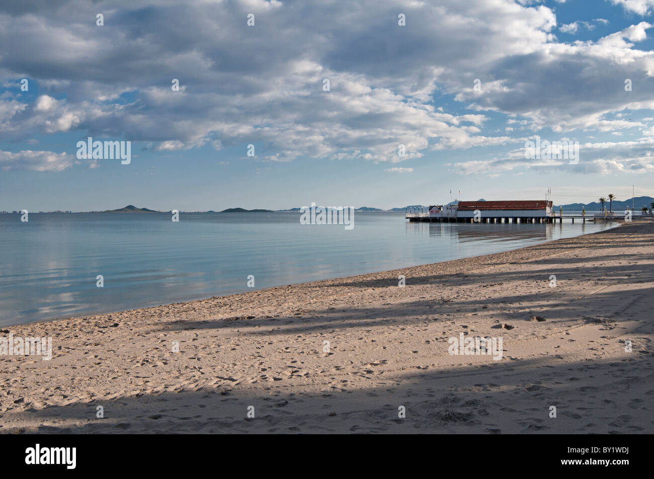 La stupenda baia di Los Alcazares, Provincia di Murcia, sud orientale della Spagna nei mesi invernali di gennaio Foto Stock