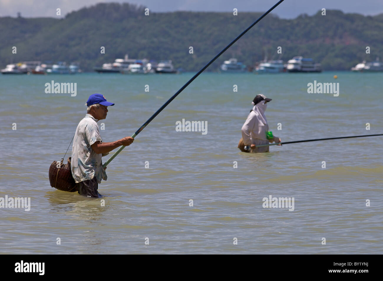 Pesca con Lenza in Chalong Bay, Phuket, Tailandia Foto Stock