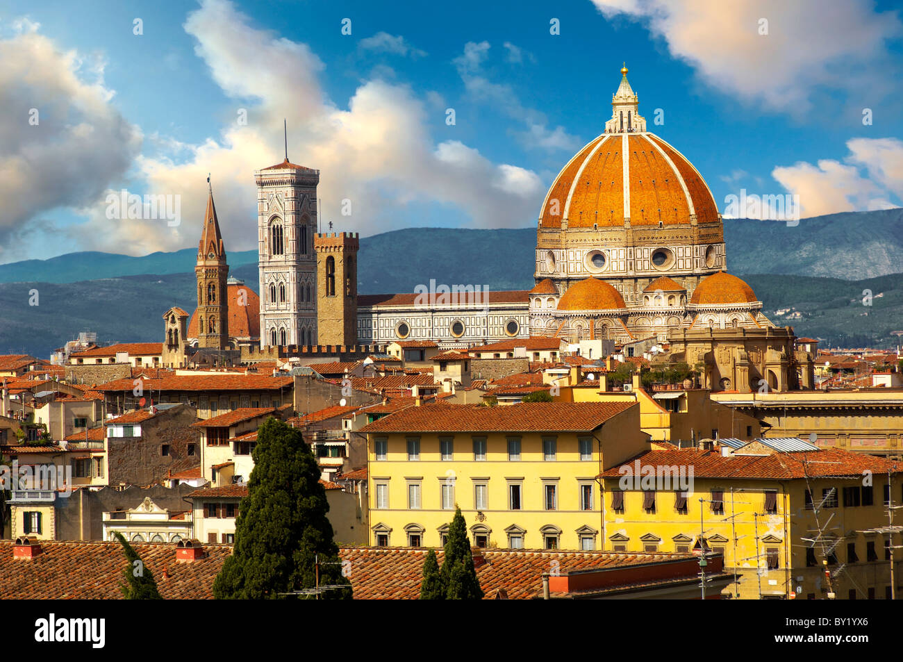 Tetto vista superiore della torre belll e la cupola del Duomo di Firenze cattedrale, Italia Foto Stock