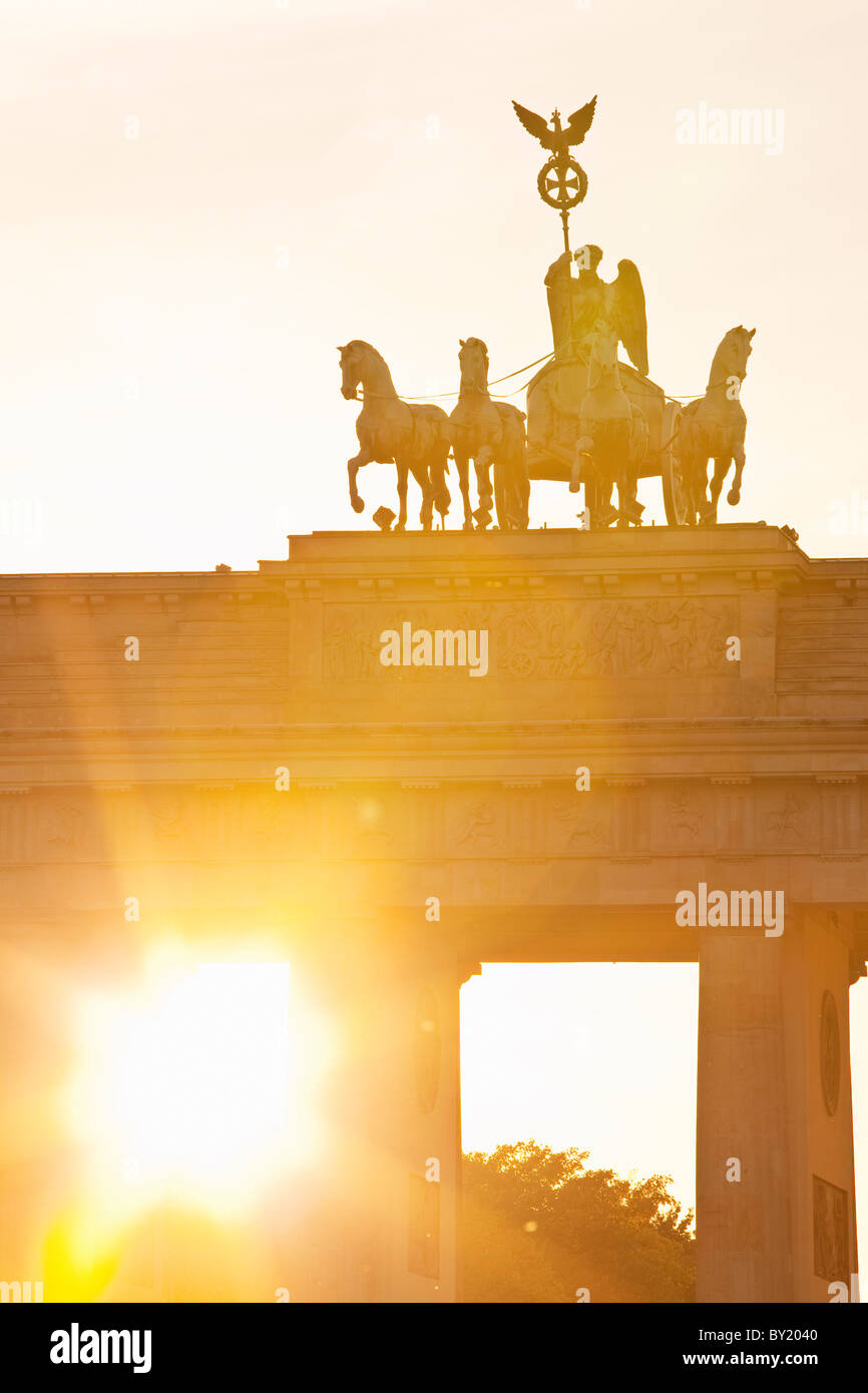 La germania,Berlino, la Porta di Brandeburgo al tramonto Foto Stock