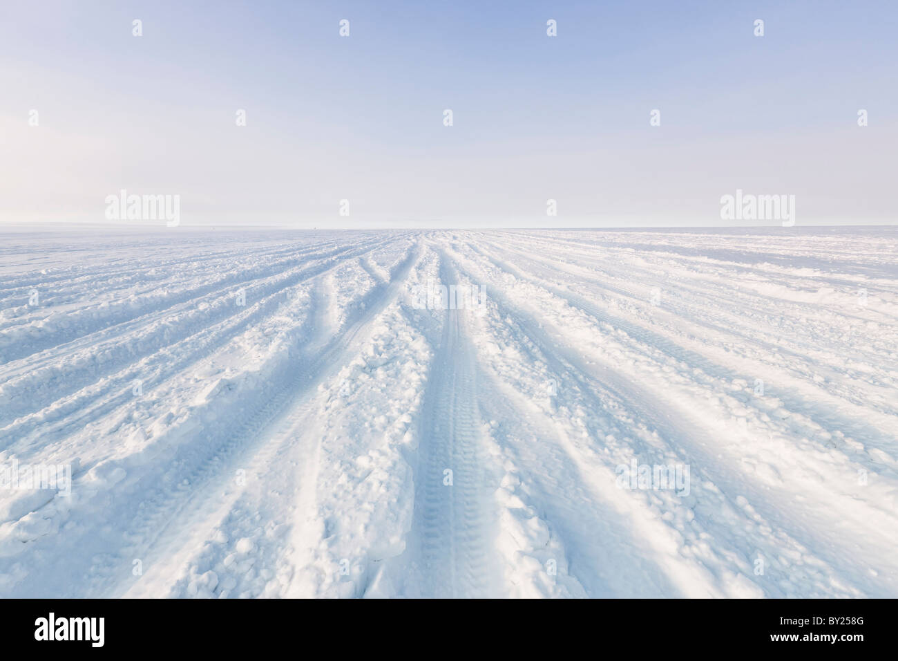Le vie che portano all'orizzonte sul ghiacciaio Eyjafjallajokull Foto Stock