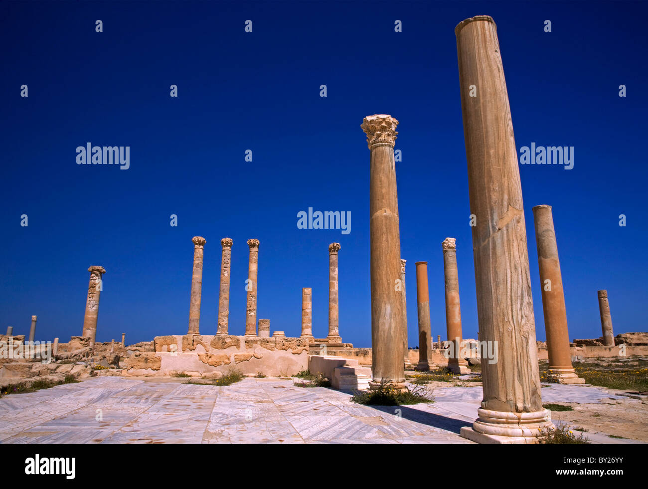 Sabratha, Libia; i resti delle antiche città romane che giace appena fuori del Mediterraneo Foto Stock