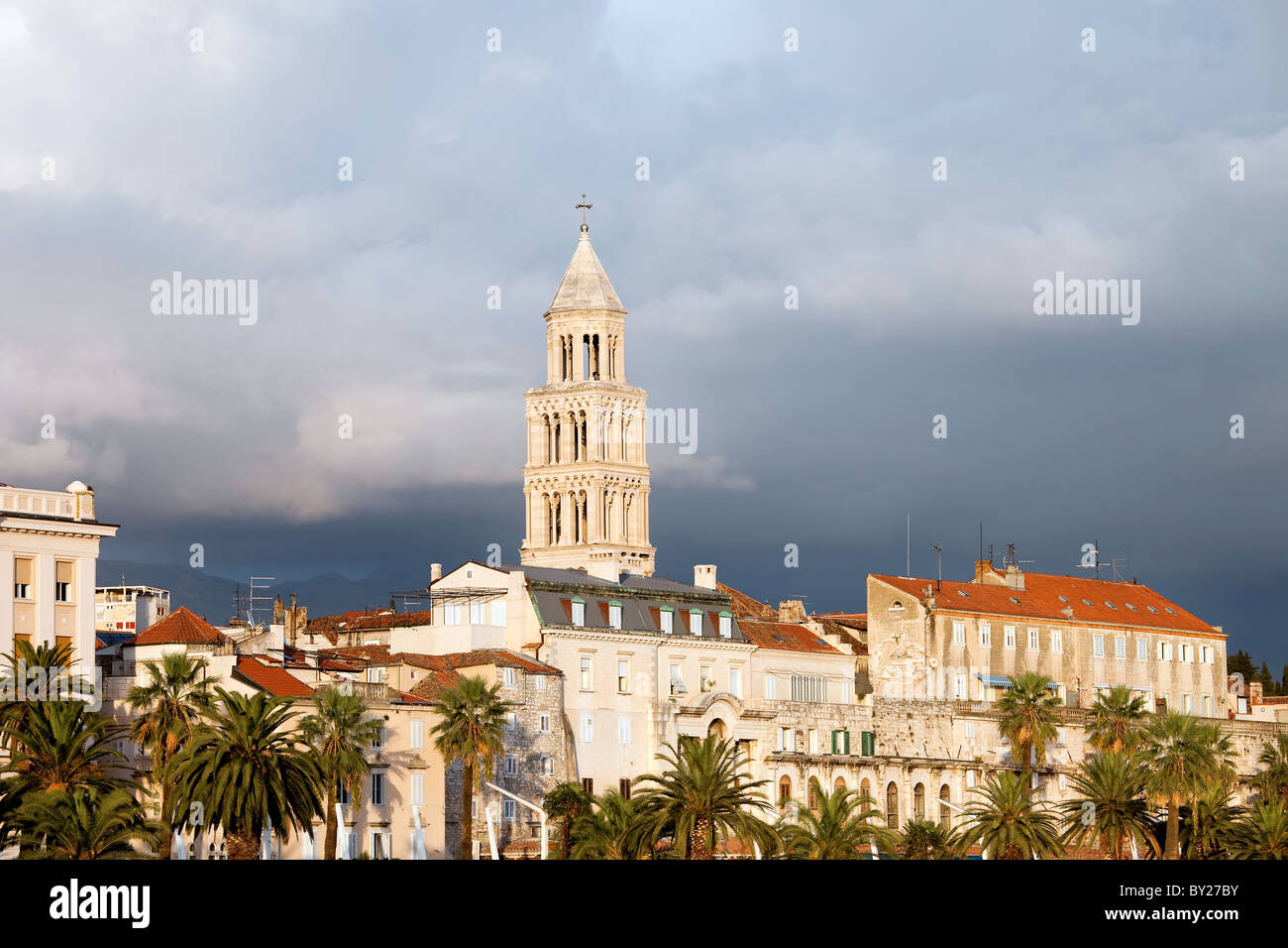 Città di Spalato Città Vecchia skyline in Croazia al tramonto Foto Stock