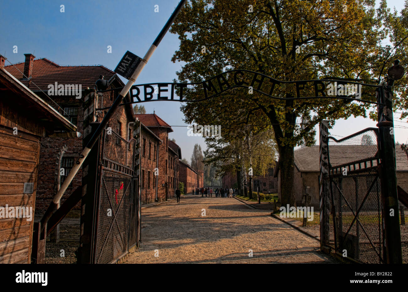 Campo di concentramento di Auschwitz orrore Oswiecim Polonia cancello Arbeit macht frei 'lavoro porta la libertà" Foto Stock