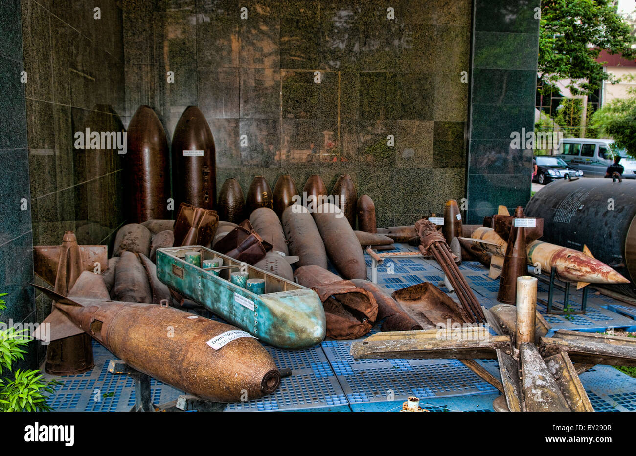 La guerra Museo dei Resti della Guerra americana Saigon Ho Chi Minh Vietnam bombe catturato Foto Stock