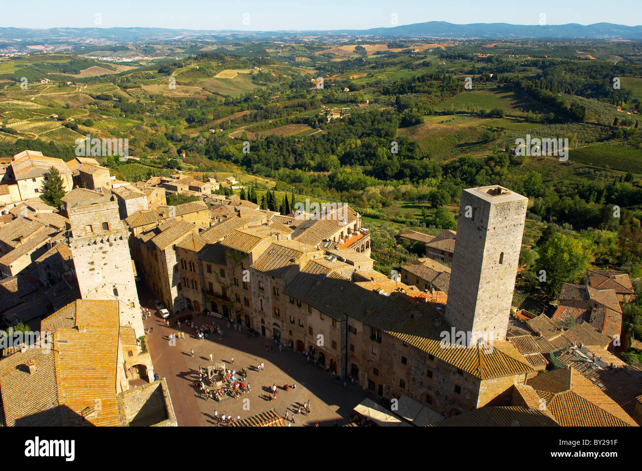 Arial vista di Piazza della Cisterna, San Gimignano - Toscana - Italia Chainti Foto Stock