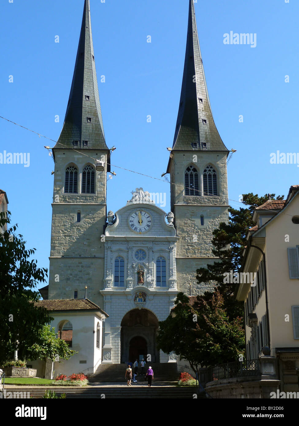 ST. LEODEGAR HOF CHIESA LUZERN SVIZZERA Lago di Lucerna SVIZZERA LUZERN SVIZZERA 21 Settembre 2010 Foto Stock