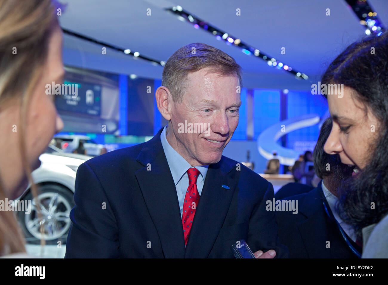 Detroit, Michigan - Ford CEO Alan Mulally parla ai giornalisti al North American International Auto Show. Foto Stock