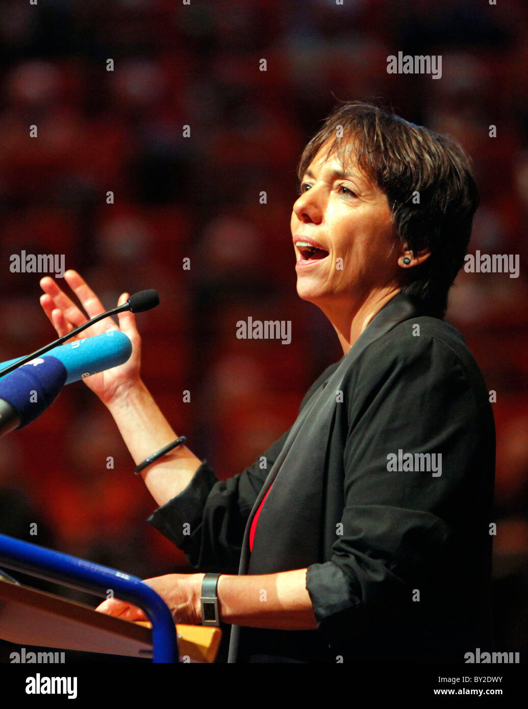 Il prof. Il dott. Margot Kaessmann durante la lezione inaugurale della sua valutazione il professorship dell'Università della Ruhr di Bochum, Germania Foto Stock