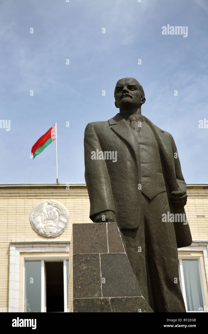 Lenin monumento davanti al governo regionale di edificio, Kamjanec, Bielorussia Foto Stock