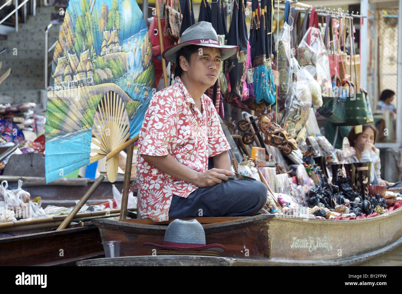 Venditore DI MERCATO IN BARCA Damnoen Saduak Bangkok Bangkok Thailandia Damnoen Saduak BANGKOK 23 Marzo 2010 Foto Stock