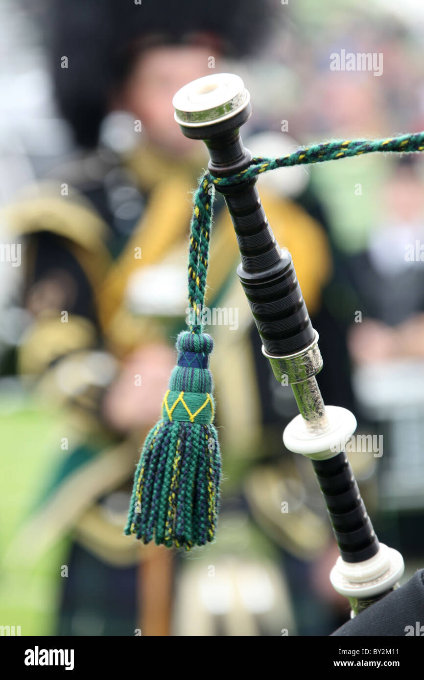 Villaggio di Braemar, Scozia. In prossimità di una zampogna drone a Braemar raccolta di giochi. Foto Stock