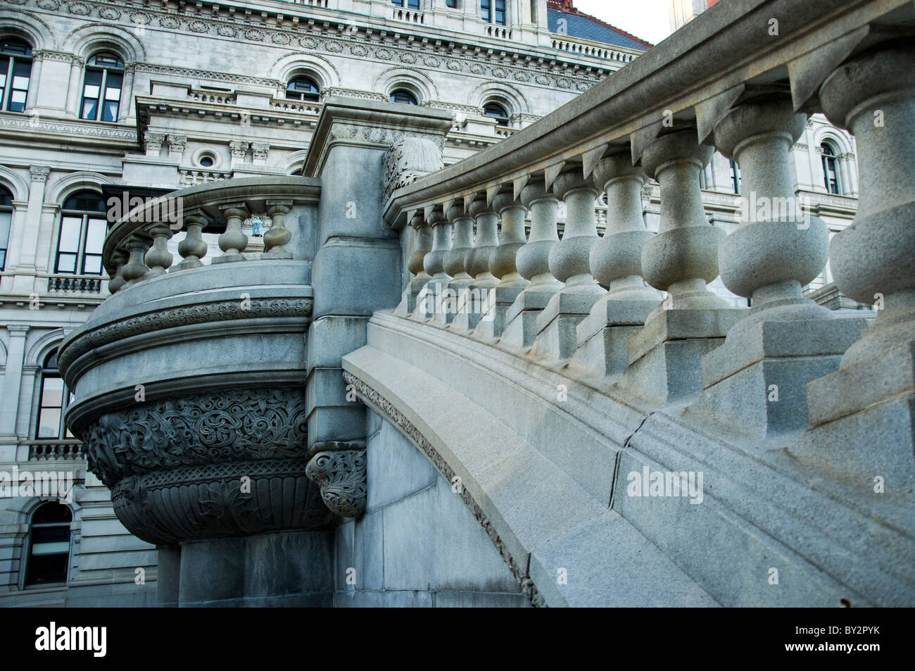 La pietra scolpita scalinata della New York Capitol Building, Albany. Foto Stock